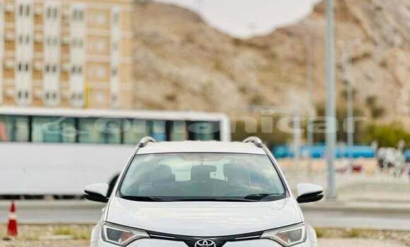 Buy Used Toyota RAV4 White Car in al–Masna'ah in al-Batinah