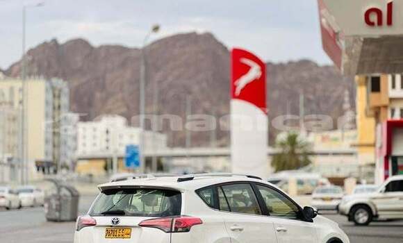 Buy Used Toyota RAV4 White Car in al–Masna'ah in al-Batinah Buy Used Toyota RAV4 White Car in al–Masna'ah in al-Batinah