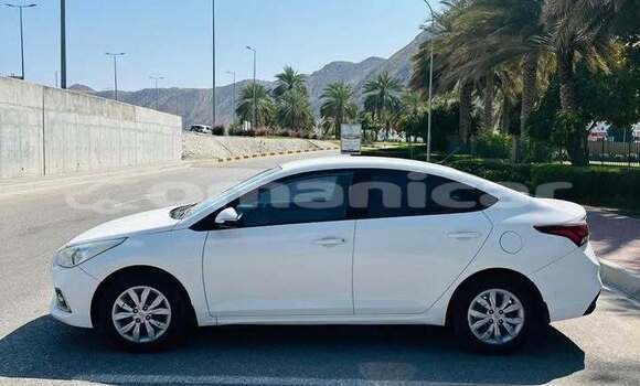 Buy Used Hyundai Accent White Car in al–Khaburah in al-Batinah Buy Used Hyundai Accent White Car in al–Khaburah in al-Batinah