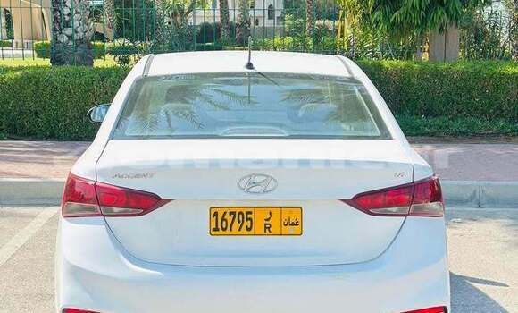 Buy Used Hyundai Accent White Car in al–Khaburah in al-Batinah Buy Used Hyundai Accent White Car in al–Khaburah in al-Batinah