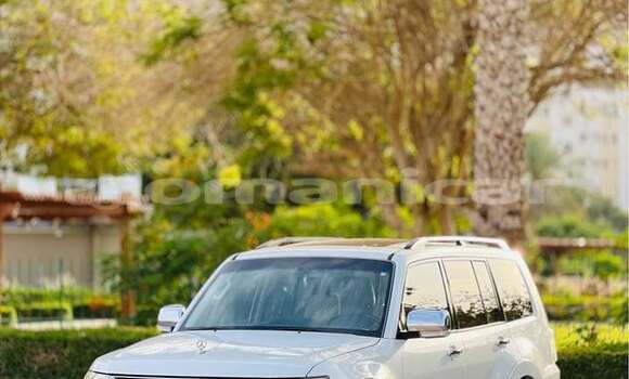 Buy Used Mitsubishi Pajero White Car in Al khuwair in al-Batinah Buy Used Mitsubishi Pajero White Car in Al khuwair in al-Batinah