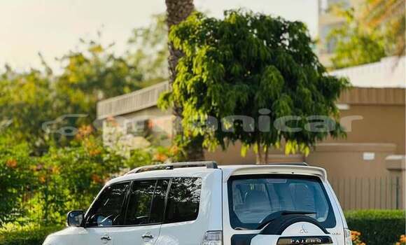 Buy Used Mitsubishi Pajero White Car in Al khuwair in al-Batinah Buy Used Mitsubishi Pajero White Car in Al khuwair in al-Batinah