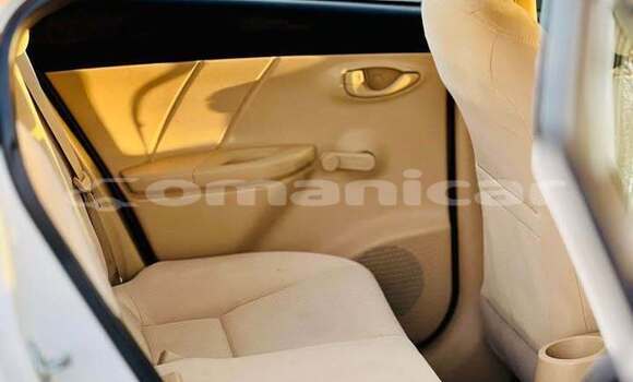 Buy Used Toyota Yaris White Car in ar–Rustaq in al-Batinah Buy Used Toyota Yaris White Car in ar–Rustaq in al-Batinah
