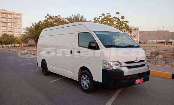 Buy Used Toyota Hiace White Car in Khasab in Musandam