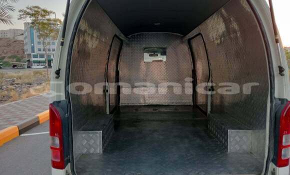 Buy Used Toyota Hiace White Car in Khasab in Musandam Buy Used Toyota Hiace White Car in Khasab in Musandam