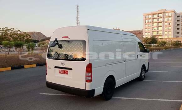 Buy Used Toyota Hiace White Car in Khasab in Musandam Buy Used Toyota Hiace White Car in Khasab in Musandam