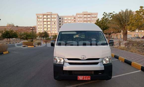 Buy Used Toyota Hiace White Car in Khasab in Musandam Buy Used Toyota Hiace White Car in Khasab in Musandam