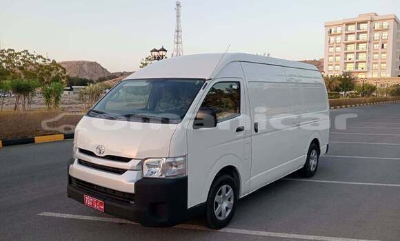 Buy Used Toyota Hiace White Car in Khasab in Musandam Buy Used Toyota Hiace White Car in Khasab in Musandam