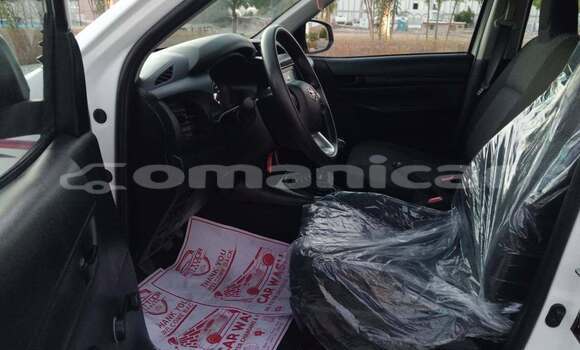 Buy Used Toyota Hilux White Car in al–Khaburah in al-Batinah Buy Used Toyota Hilux White Car in al–Khaburah in al-Batinah