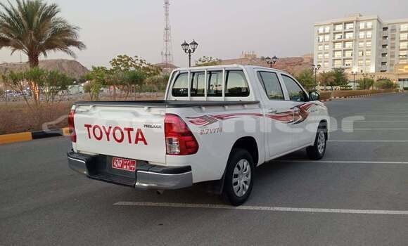 Buy Used Toyota Hilux White Car in al–Khaburah in al-Batinah Buy Used Toyota Hilux White Car in al–Khaburah in al-Batinah