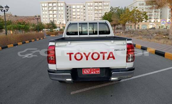 Buy Used Toyota Hilux White Car in al–Khaburah in al-Batinah Buy Used Toyota Hilux White Car in al–Khaburah in al-Batinah