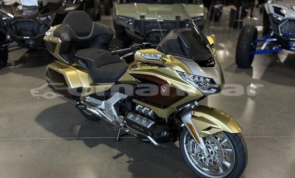 Buy Used Honda GOLD WING Beige Bike in Muttrah in Masqat Buy Used Honda GOLD WING Beige Bike in Muttrah in Masqat