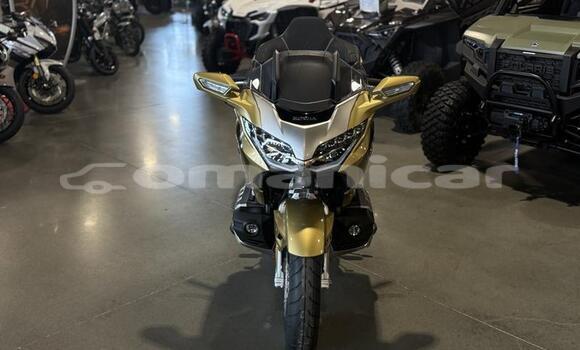 Buy Used Honda GOLD WING Beige Bike in Muttrah in Masqat Buy Used Honda GOLD WING Beige Bike in Muttrah in Masqat