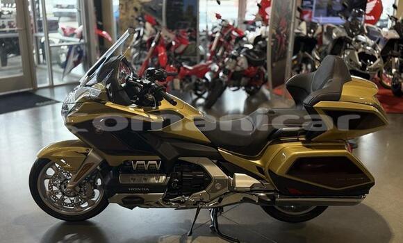Buy Used Honda GOLD WING Beige Bike in Muttrah in Masqat Buy Used Honda GOLD WING Beige Bike in Muttrah in Masqat