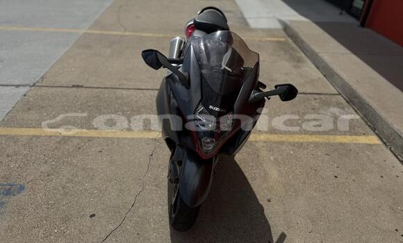 Buy Used Suzuki HAYABUSA Beige Bike in Muscat in Masqat Buy Used Suzuki HAYABUSA Beige Bike in Muscat in Masqat