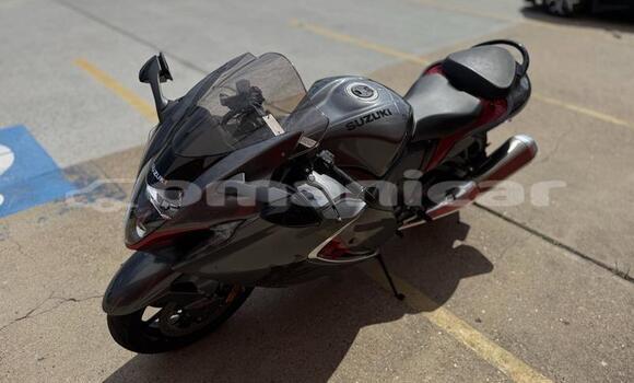 Buy Used Suzuki HAYABUSA Beige Bike in Muscat in Masqat Buy Used Suzuki HAYABUSA Beige Bike in Muscat in Masqat