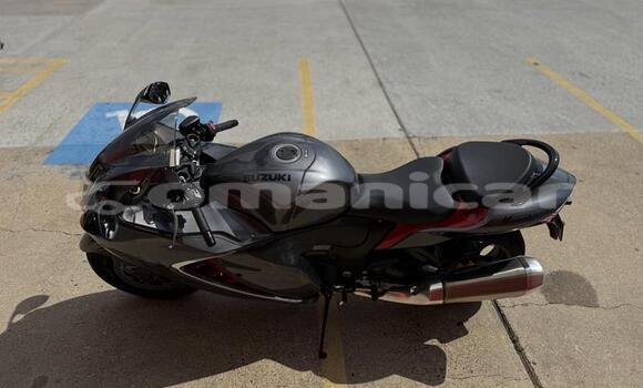 Buy Used Suzuki HAYABUSA Beige Bike in Muscat in Masqat Buy Used Suzuki HAYABUSA Beige Bike in Muscat in Masqat