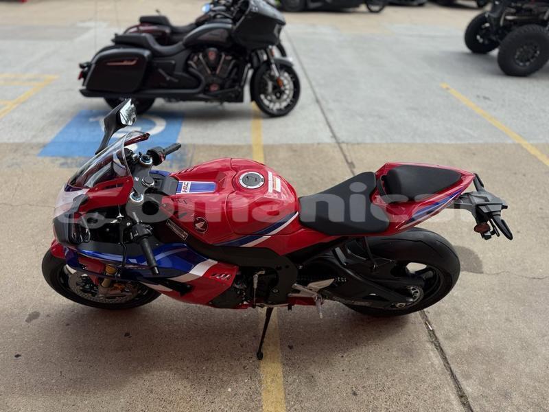 Big with watermark honda cbr 1000 rr masqat wadi al kabir 8215
