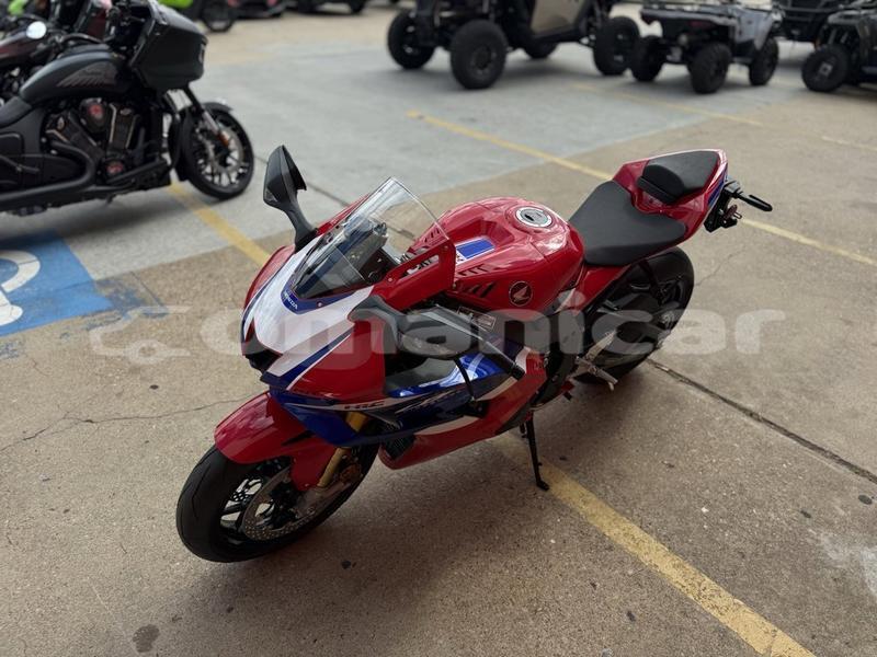 Big with watermark honda cbr 1000 rr masqat wadi al kabir 8215