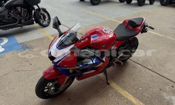 Buy Used Honda CBR 1000 RR Red Bike in Wadi Al Kabir in Masqat Buy Used Honda CBR 1000 RR Red Bike in Wadi Al Kabir in Masqat