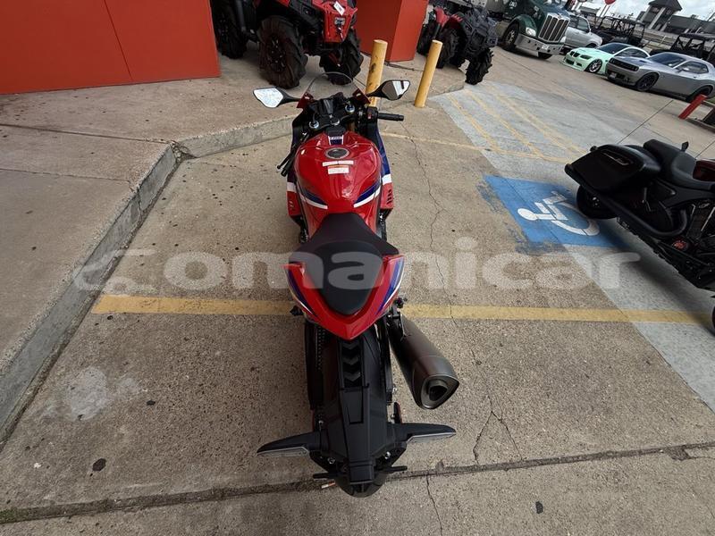 Big with watermark honda cbr 1000 rr masqat wadi al kabir 8215