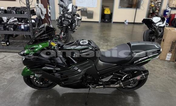 Buy Used Kawasaki ZX-R Black Bike in Muscat in Masqat Buy Used Kawasaki ZX-R Black Bike in Muscat in Masqat