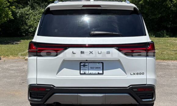 Buy Used Lexus LX White Car in Muscat in Masqat Buy Used Lexus LX White Car in Muscat in Masqat