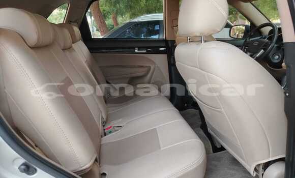 Buy Used Kia Sorento Silver Car in Muscat in Masqat