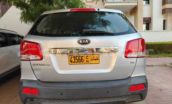 Buy Used Kia Sorento Silver Car in Muscat in Masqat Buy Used Kia Sorento Silver Car in Muscat in Masqat
