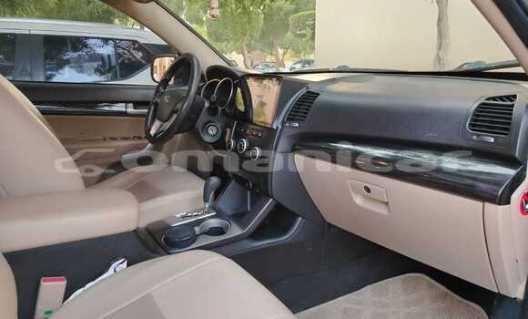 Buy Used Kia Sorento Silver Car in Muscat in Masqat Buy Used Kia Sorento Silver Car in Muscat in Masqat