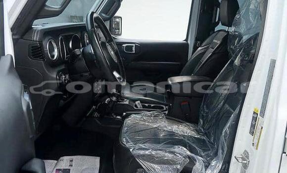 Buy Used Jeep Wrangler White Car in Muscat in Masqat Buy Used Jeep Wrangler White Car in Muscat in Masqat