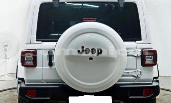 Buy Used Jeep Wrangler White Car in Muscat in Masqat Buy Used Jeep Wrangler White Car in Muscat in Masqat
