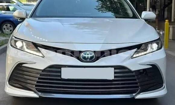 Buy Used Toyota Camry White Car in Muscat in Masqat