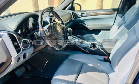 Buy Used Porsche Cayenne Blue Car in Muscat in Masqat Buy Used Porsche Cayenne Blue Car in Muscat in Masqat