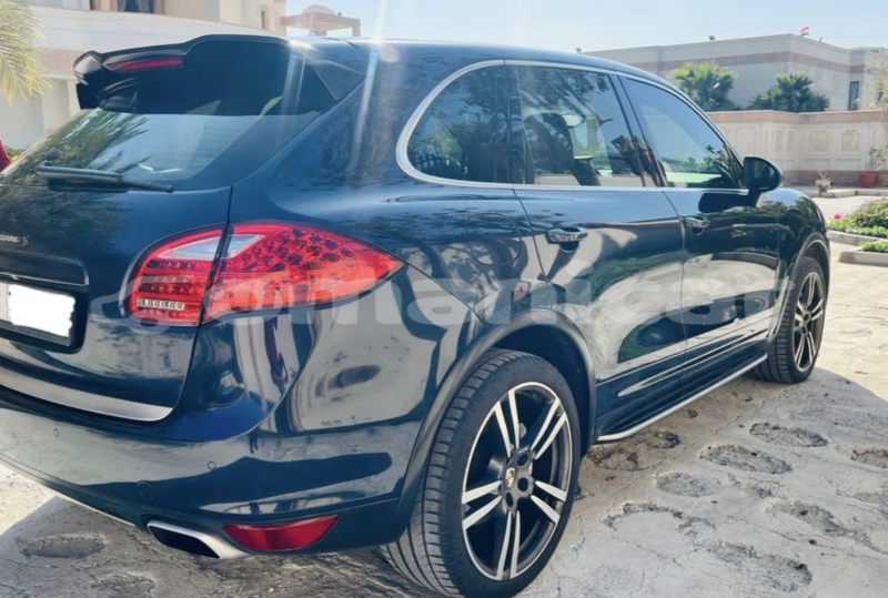 Big with watermark porsche cayenne masqat muscat 8238