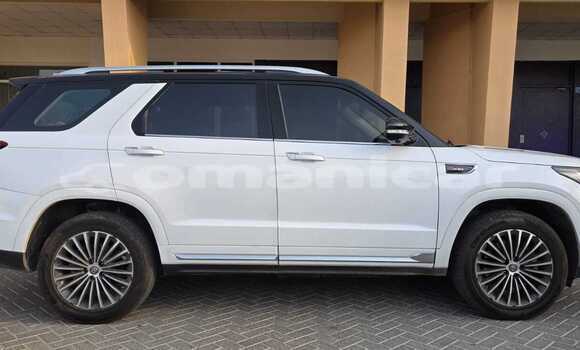 Buy Used Changan CS85 White Car in Muscat in Masqat