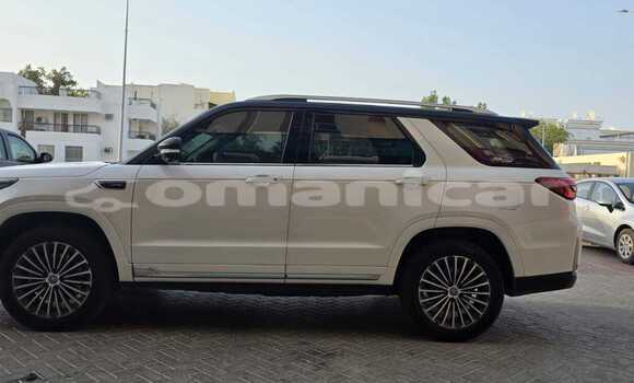 Buy Used Changan CS85 White Car in Muscat in Masqat Buy Used Changan CS85 White Car in Muscat in Masqat