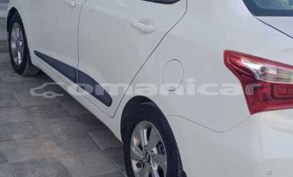 Buy Used Hyundai i10 White Car in Barkah in al-Batinah Buy Used Hyundai i10 White Car in Barkah in al-Batinah