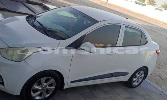 Buy Used Hyundai i10 White Car in Barkah in al-Batinah Buy Used Hyundai i10 White Car in Barkah in al-Batinah
