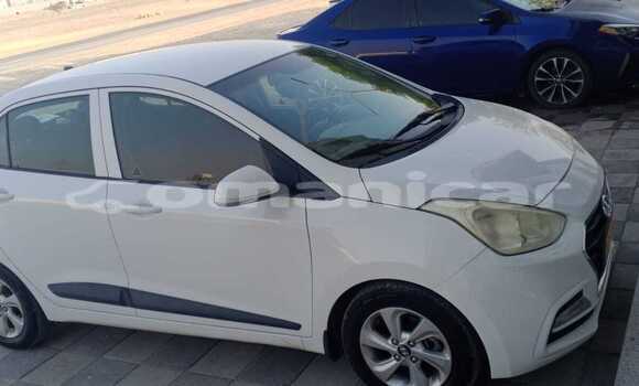 Buy Used Hyundai i10 White Car in Barkah in al-Batinah Buy Used Hyundai i10 White Car in Barkah in al-Batinah