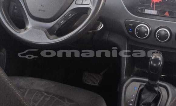 Buy Used Hyundai i10 White Car in Barkah in al-Batinah Buy Used Hyundai i10 White Car in Barkah in al-Batinah