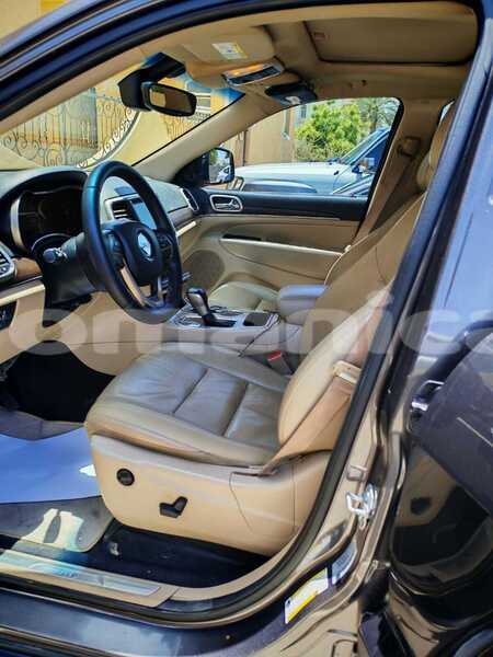 Big with watermark jeep grand cherokee masqat muscat 8242