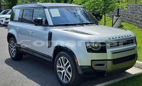 Buy Used Land Rover Defender White Car in Salalah in Dhufar