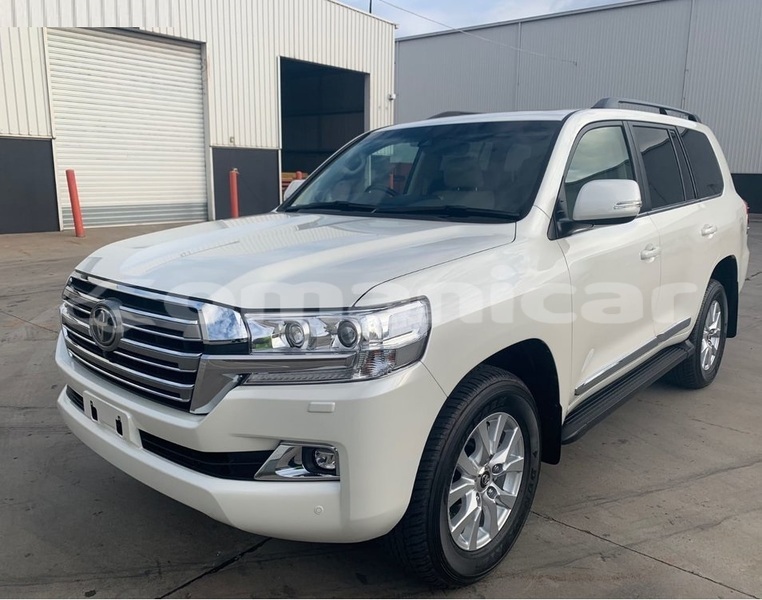 Big with watermark toyota land cruiser masqat muscat 8258