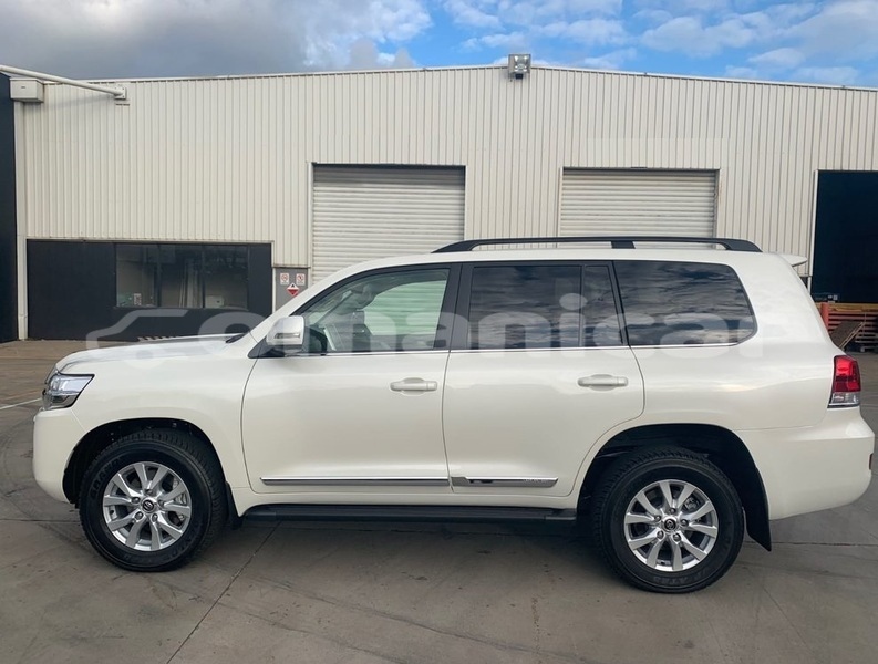Big with watermark toyota land cruiser masqat muscat 8258