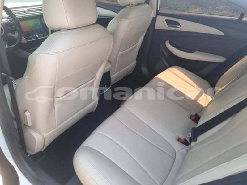 Big with watermark mercedes viano al batinah al khuwair 8278