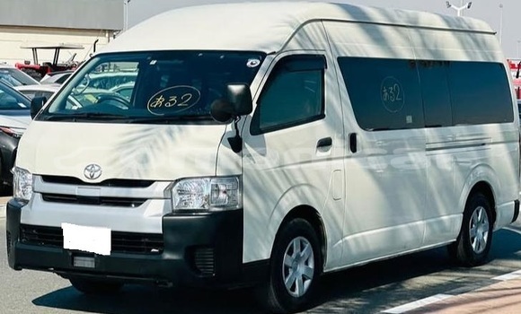 Buy Used Toyota Hiace White Car in Muscat in Masqat Buy Used Toyota Hiace White Car in Muscat in Masqat