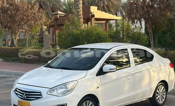 Buy Used Mitsubishi Attrage White Car in al–Masna'ah in al-Batinah