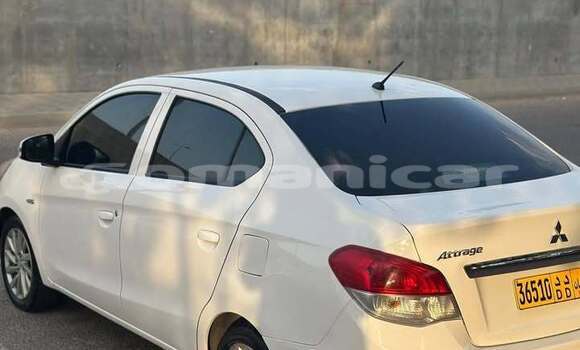 Buy Used Mitsubishi Attrage White Car in al–Masna'ah in al-Batinah Buy Used Mitsubishi Attrage White Car in al–Masna'ah in al-Batinah