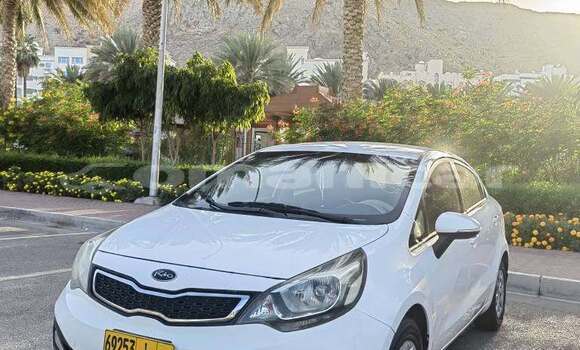 Buy Used Kia Carens White Car in as–Suwayq in al-Batinah